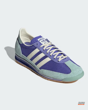AD 72 Mesh Suede Gum-Sole Runner