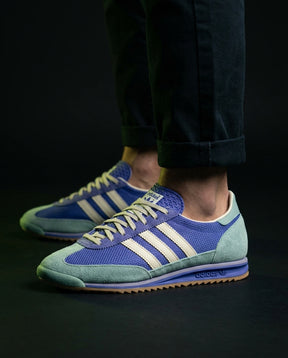 AD 72 Mesh Suede Gum-Sole Runner