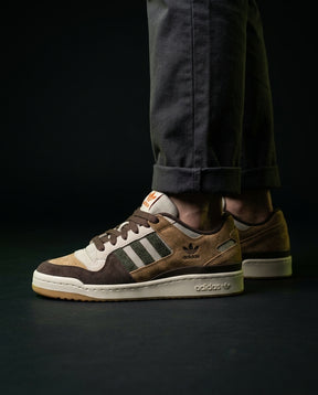 AD 84 Suede Panelled Court Trainer