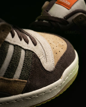 AD 84 Suede Panelled Court Trainer