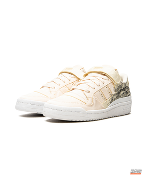 AD 84 Suede Strap Court Trainer