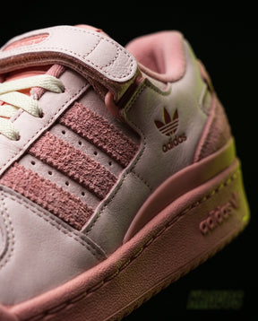 AD 84 Suede Strap Court Trainer Pink White
