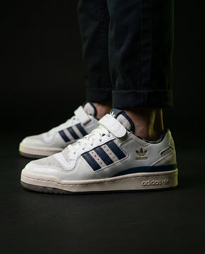 AD 84 Suede Strap Court Trainer White Navy Cream
