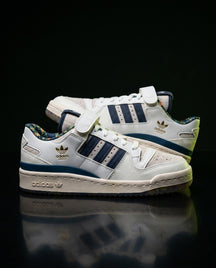 AD 84 Suede Strap Court Trainer White Navy Cream