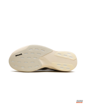 AD Mesh Featherweight Racing Runner