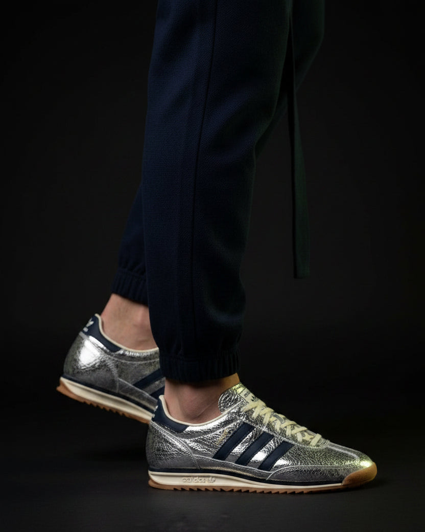 AD Suede Gum-Sole Retro Runner Silver Black Cream
