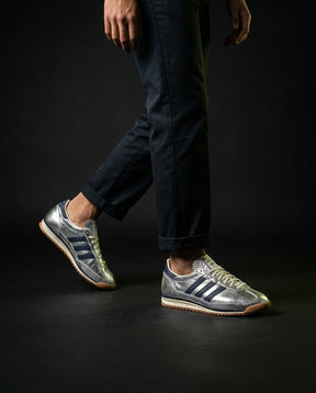AD Suede Gum-Sole Retro Runner Silver Black Cream