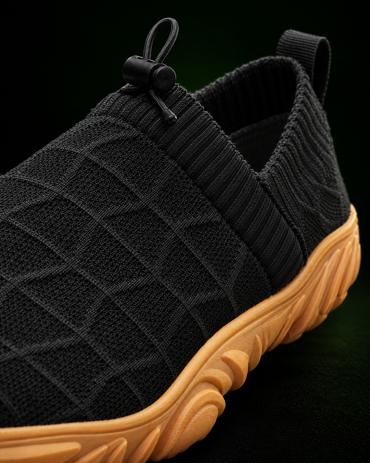 Kravos FlowKnit — Black / Gum — 04-macro-detail