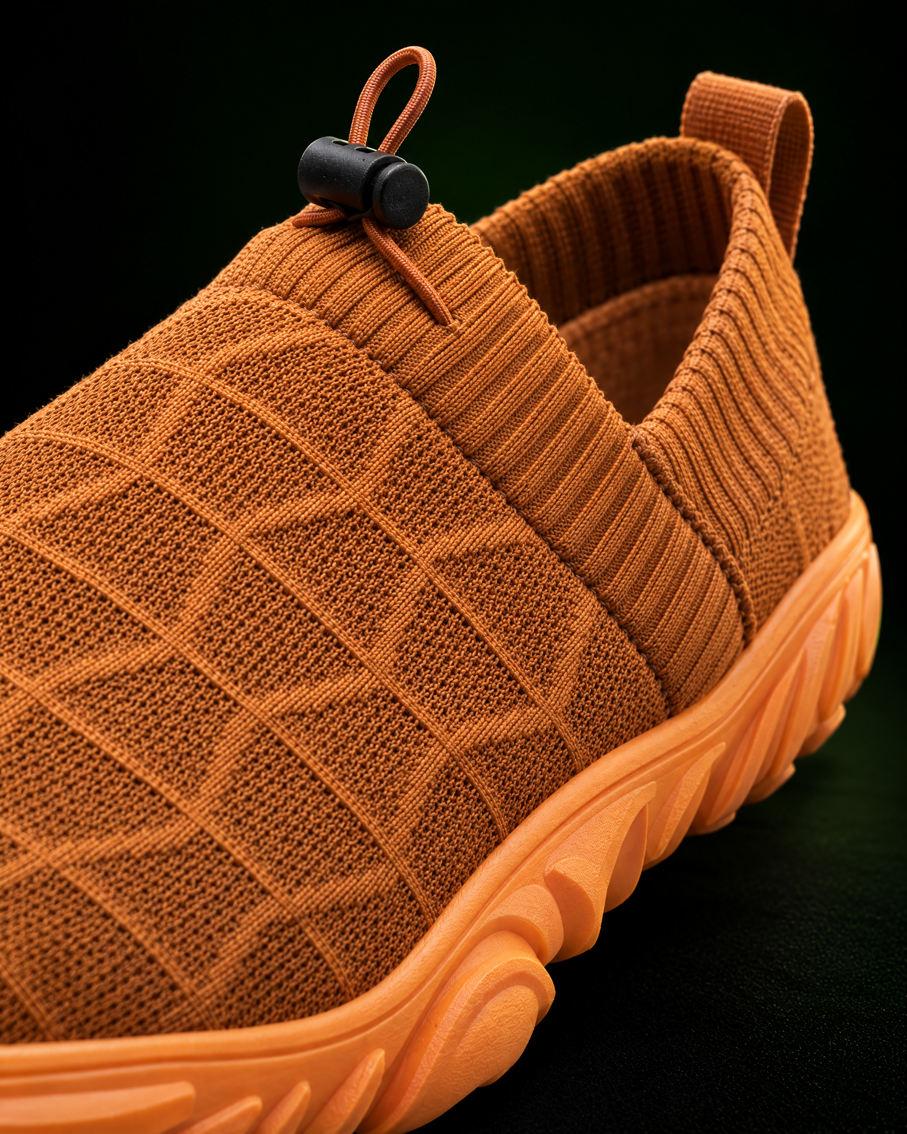 Kravos FlowKnit — Caramel / Gum — 04-macro-detail