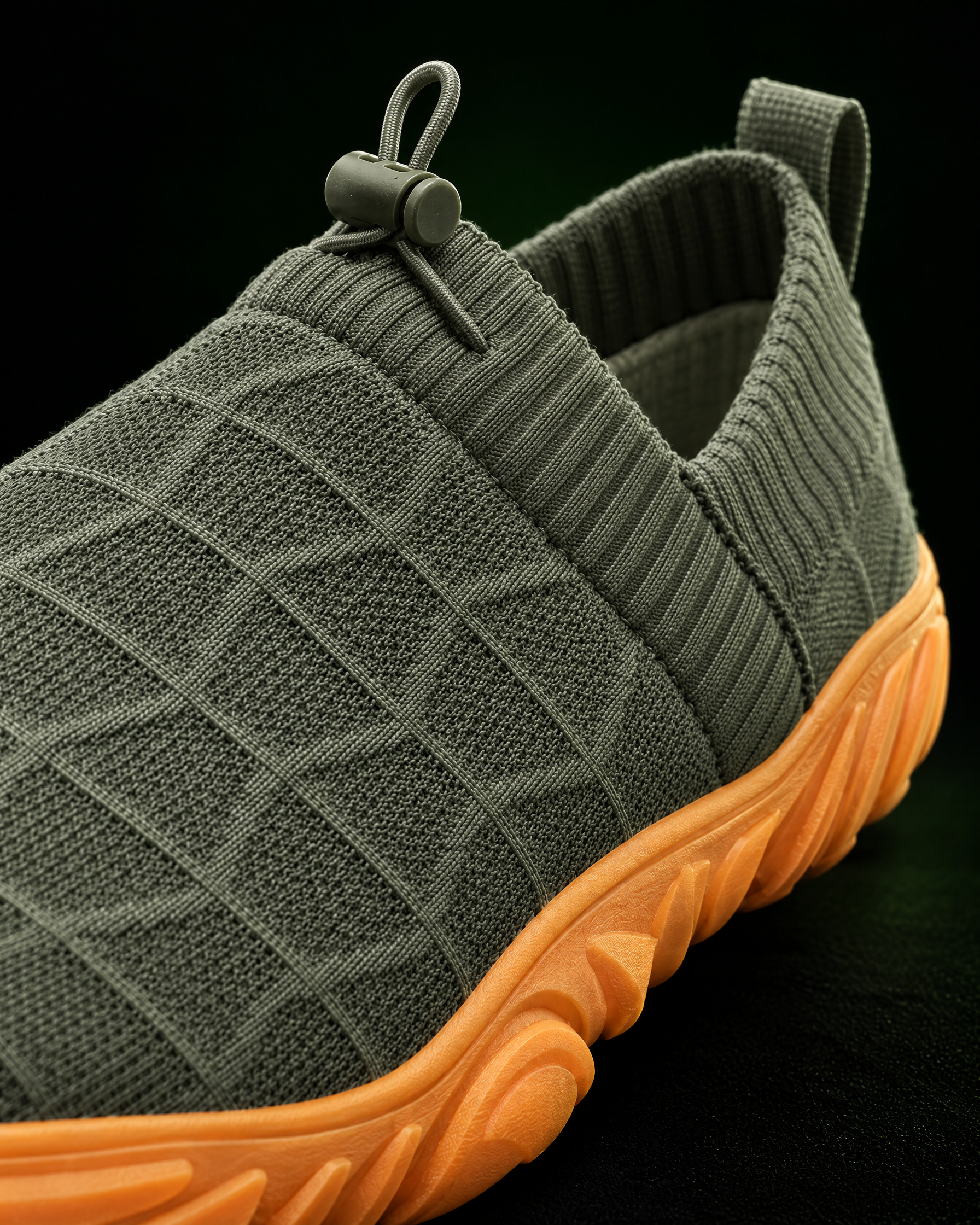 Kravos FlowKnit — Olive / Gum — 04-macro-detail