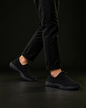 Kravos FlowKnit — Triple Black — 03-walking-motion