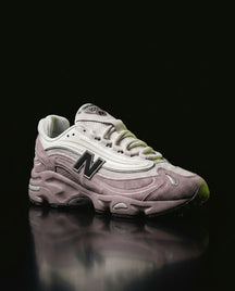 NB 1000 Suede Ridged Sole Runner Grey White Black