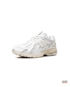 NB 1906R Mixed Panelled Retro Runner