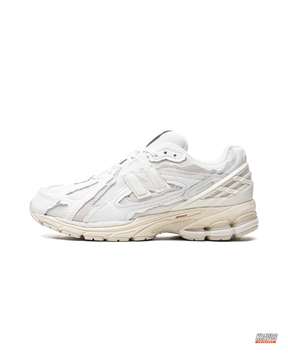 NB 1906R Mixed Panelled Retro Runner
