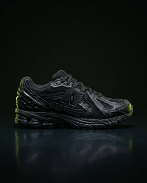 NB 1906R Mixed Panelled Retro Runner