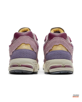 NB 2002R Suede Layered Runner
