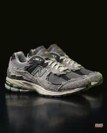 NB 2002R Suede Layered Runner Grey Protection Pack