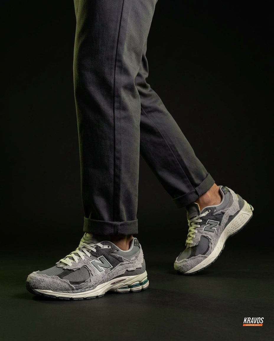 NB 2002R Suede Layered Runner Grey Protection Pack