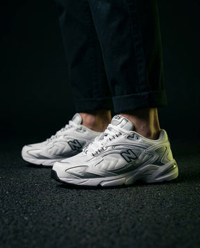 NB 725 Mesh Layered Chunky Runner