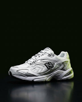 NB 725 Mesh Layered Chunky Runner