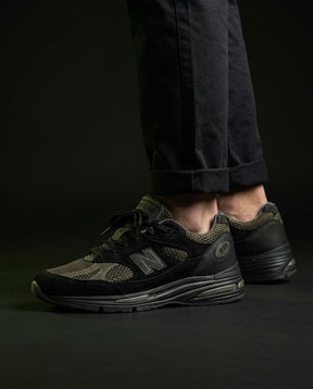 NB 991 Suede Mesh Panelled Trainer