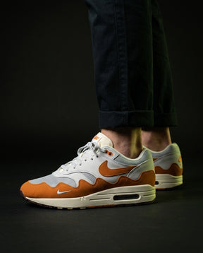 NK Leather Wavy-Panel Air Trainer