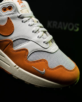 NK Leather Wavy-Panel Air Trainer