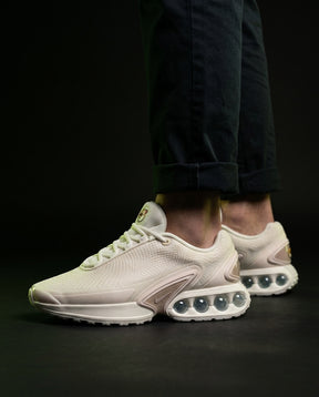 NK Mesh Bubble Air-Unit Runner Sail Pink