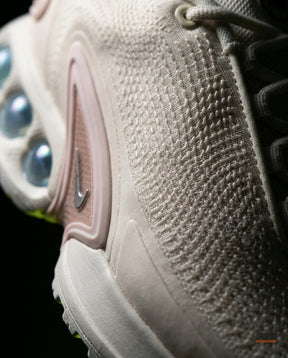 NK Mesh Bubble Air-Unit Runner Sail Pink