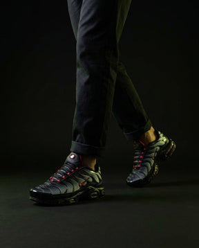 NK Mesh Layered Tiger-Stripe Runner Black Grey Red