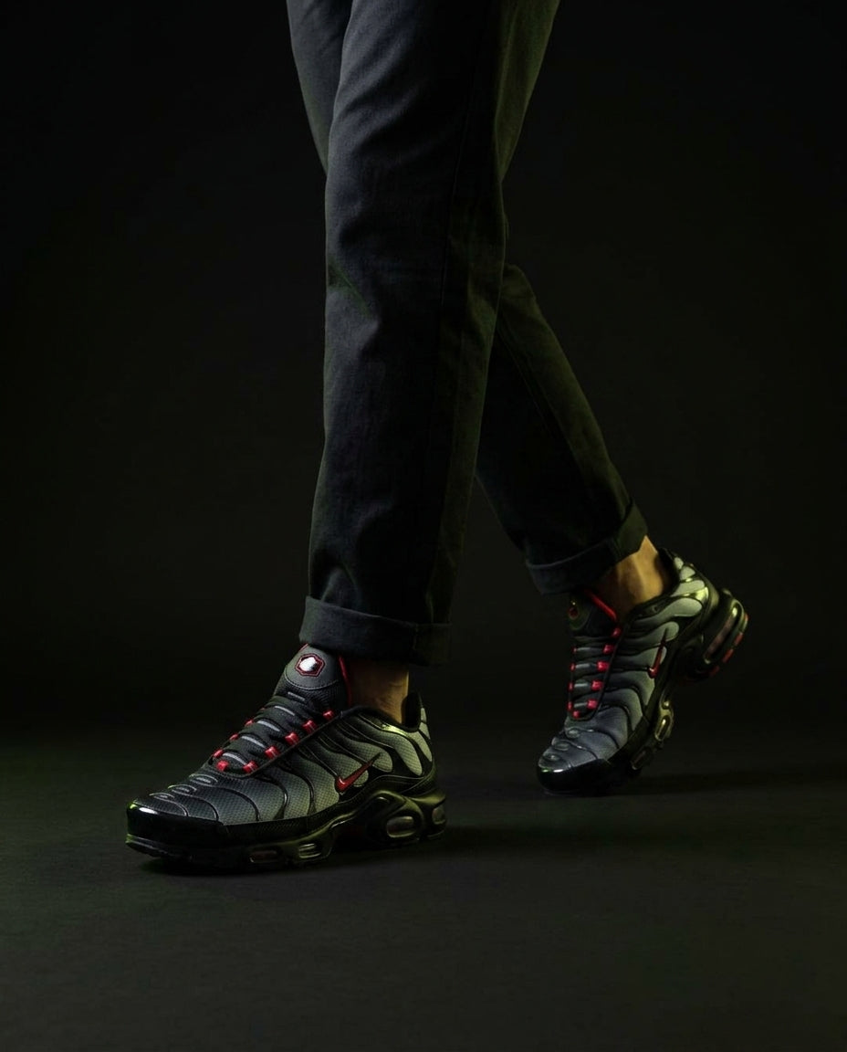 NK Mesh Layered Tiger-Stripe Runner Black Grey Red