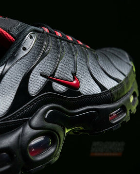 NK Mesh Layered Tiger-Stripe Runner Black Grey Red