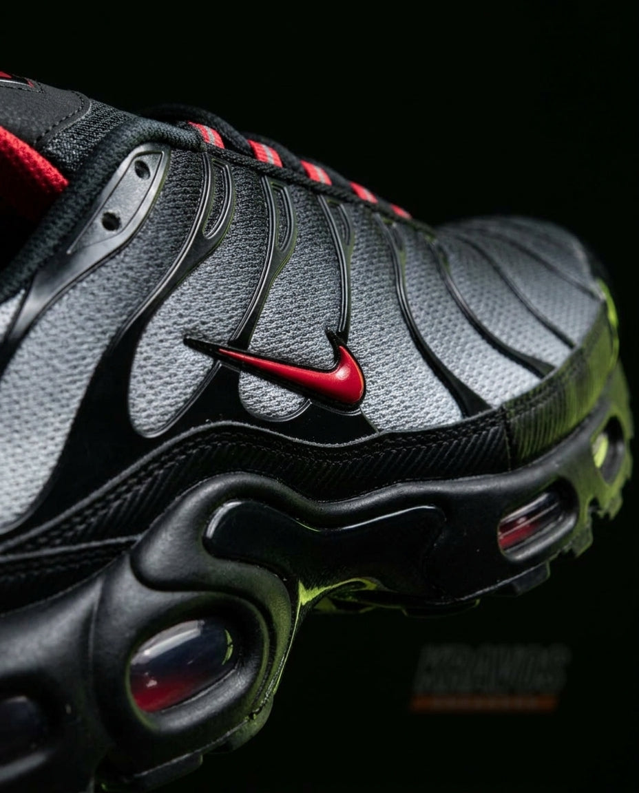 NK Mesh Layered Tiger-Stripe Runner Black Grey Red