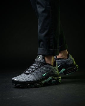 NK Mesh Layered Tiger-Stripe Runner Grey Black Mint
