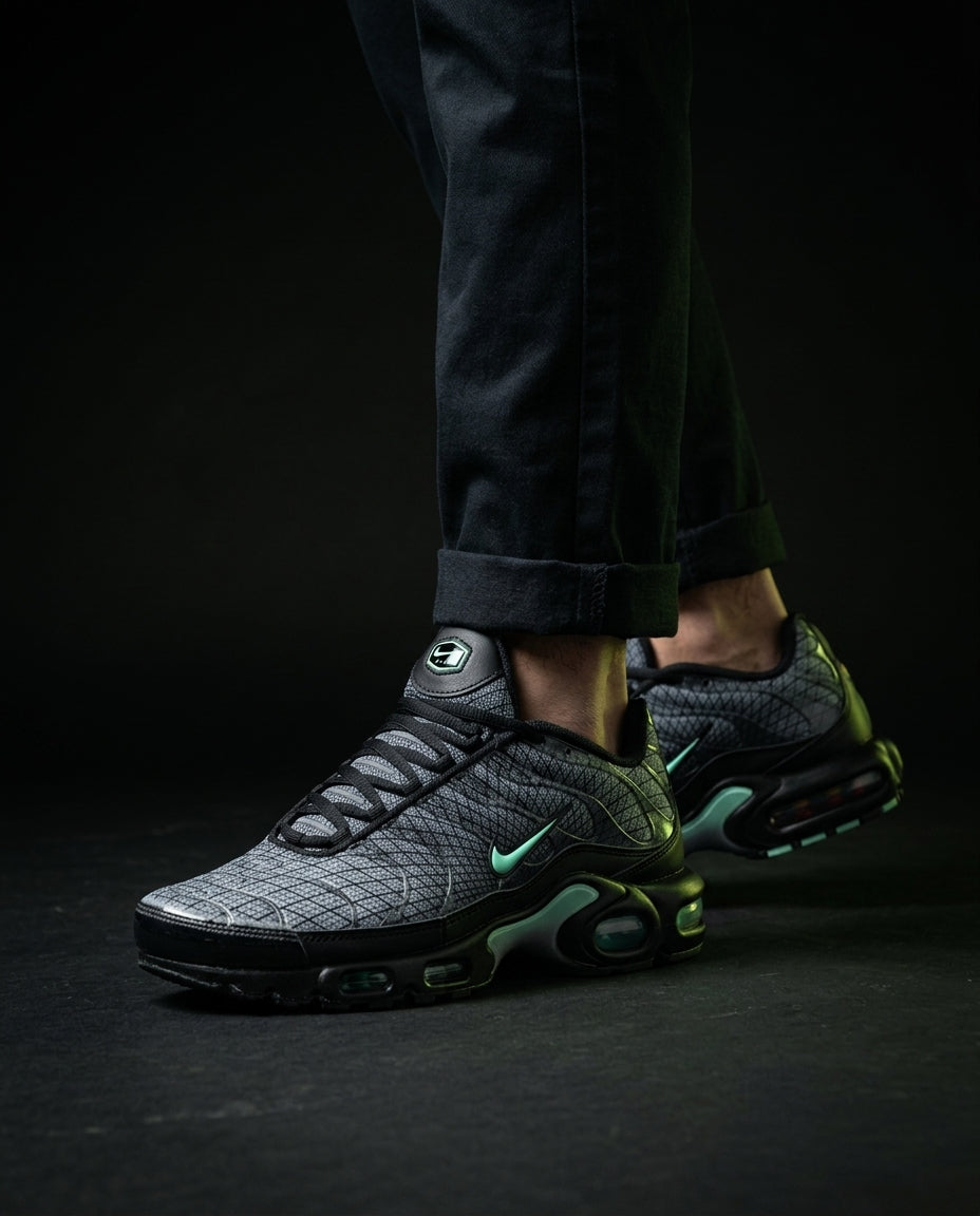 NK Mesh Layered Tiger-Stripe Runner Grey Black Mint