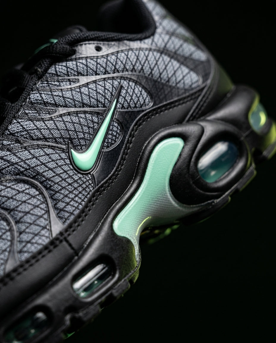 NK Mesh Layered Tiger-Stripe Runner Grey Black Mint