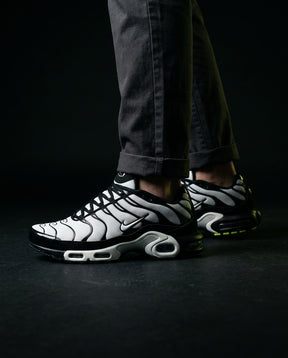 NK Mesh Layered Tiger-Stripe Runner White Black