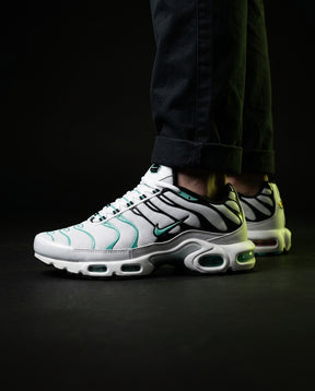 NK Mesh Layered Wave Runner White Black Teal
