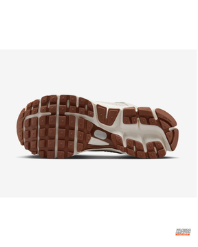 NK Mesh Ribbed-Panel Runner Trainer