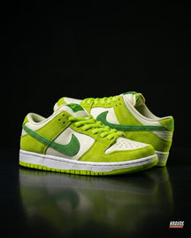 NK Suede Curved-Swoosh Skate Trainer Green White
