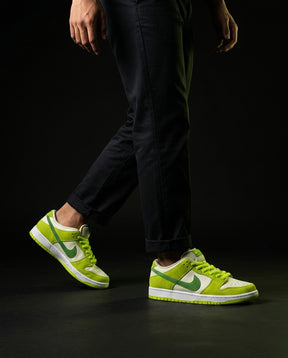 NK Suede Curved-Swoosh Skate Trainer Green White