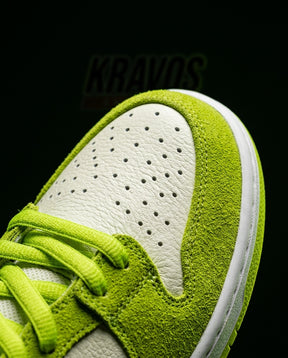 NK Suede Curved-Swoosh Skate Trainer Green White