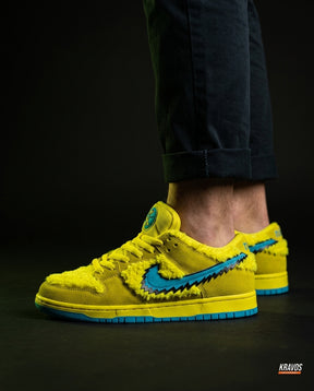 NK Suede Shearling Overlay Skate Low Yellow Blue